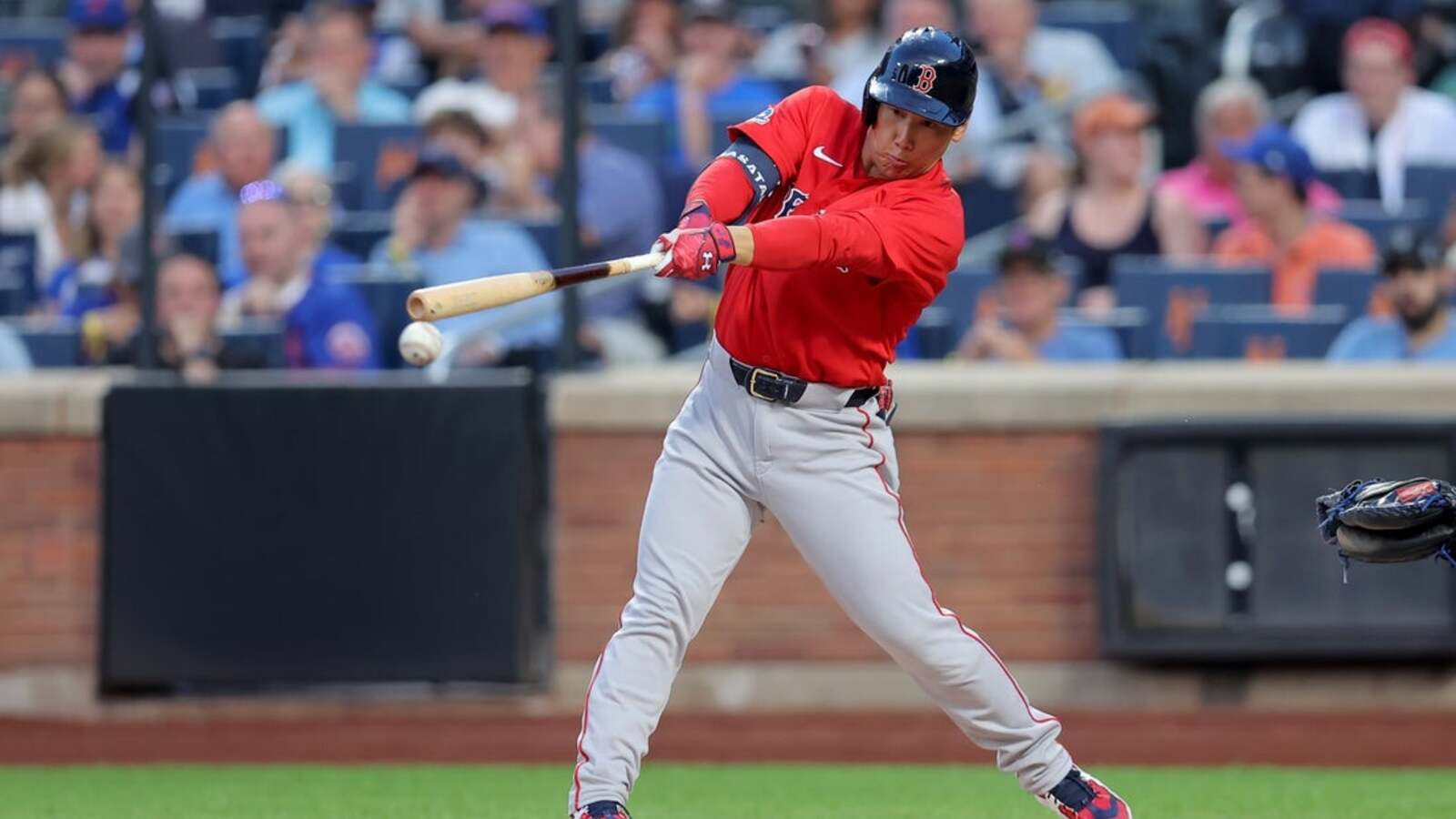Hot Red Sox put travel woes behind, seek to clinch series vs. Mets