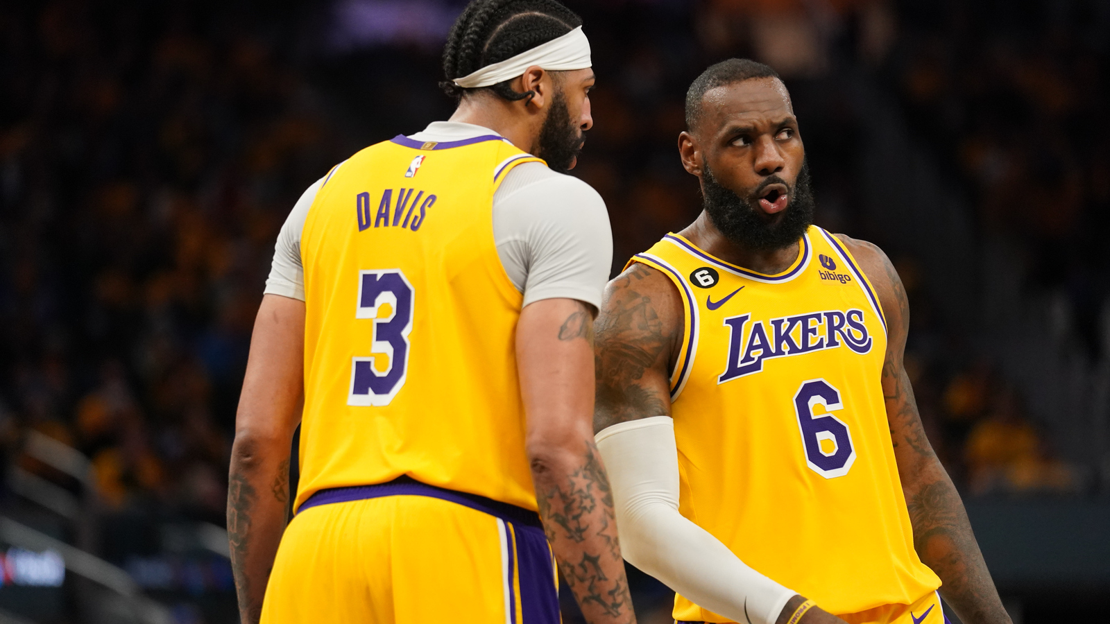 Anthony Davis, LeBron James Lead Charge, Lakers Defeat Warriors in Game