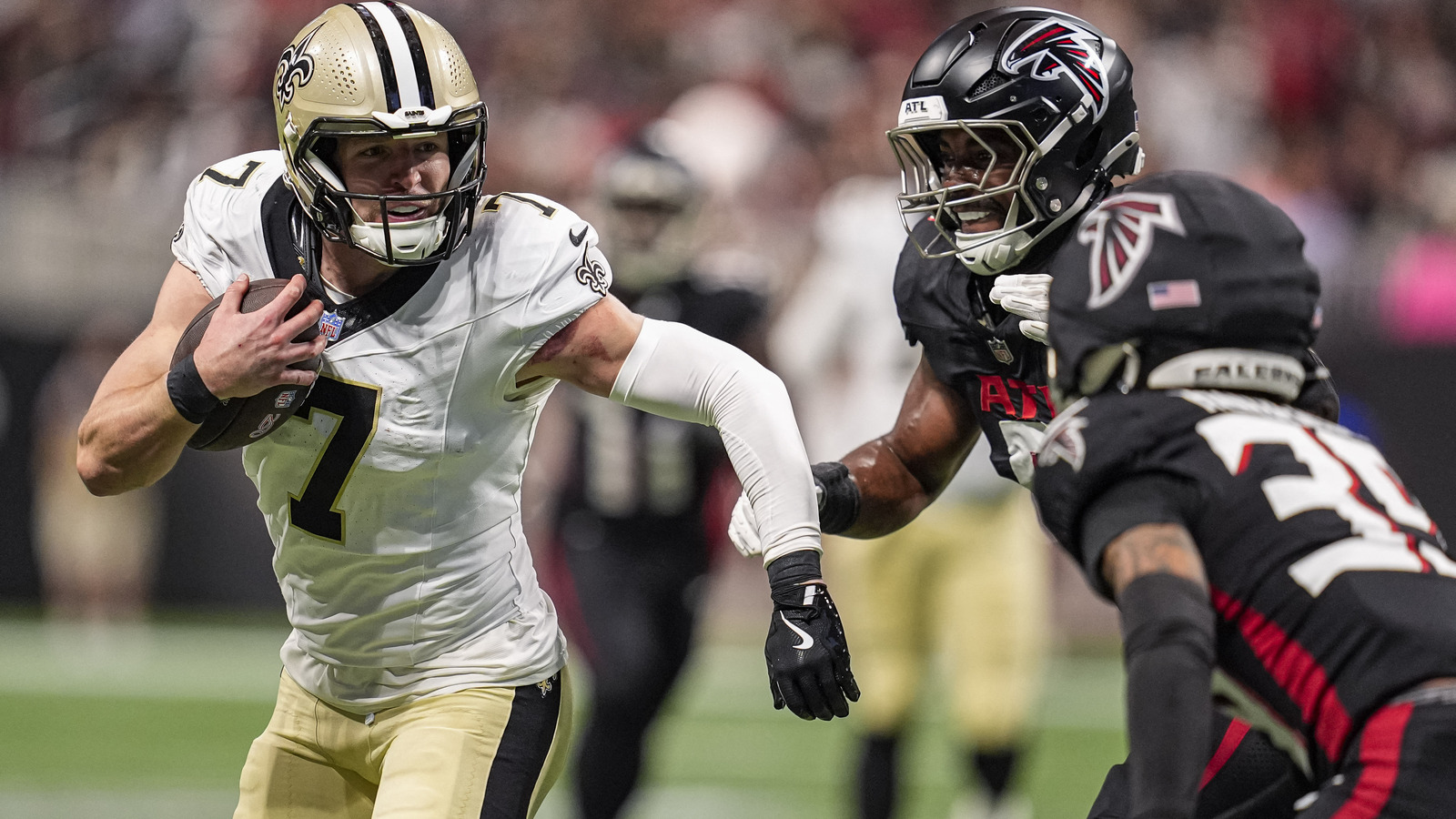Broncos Considering Signing Taysom Hill