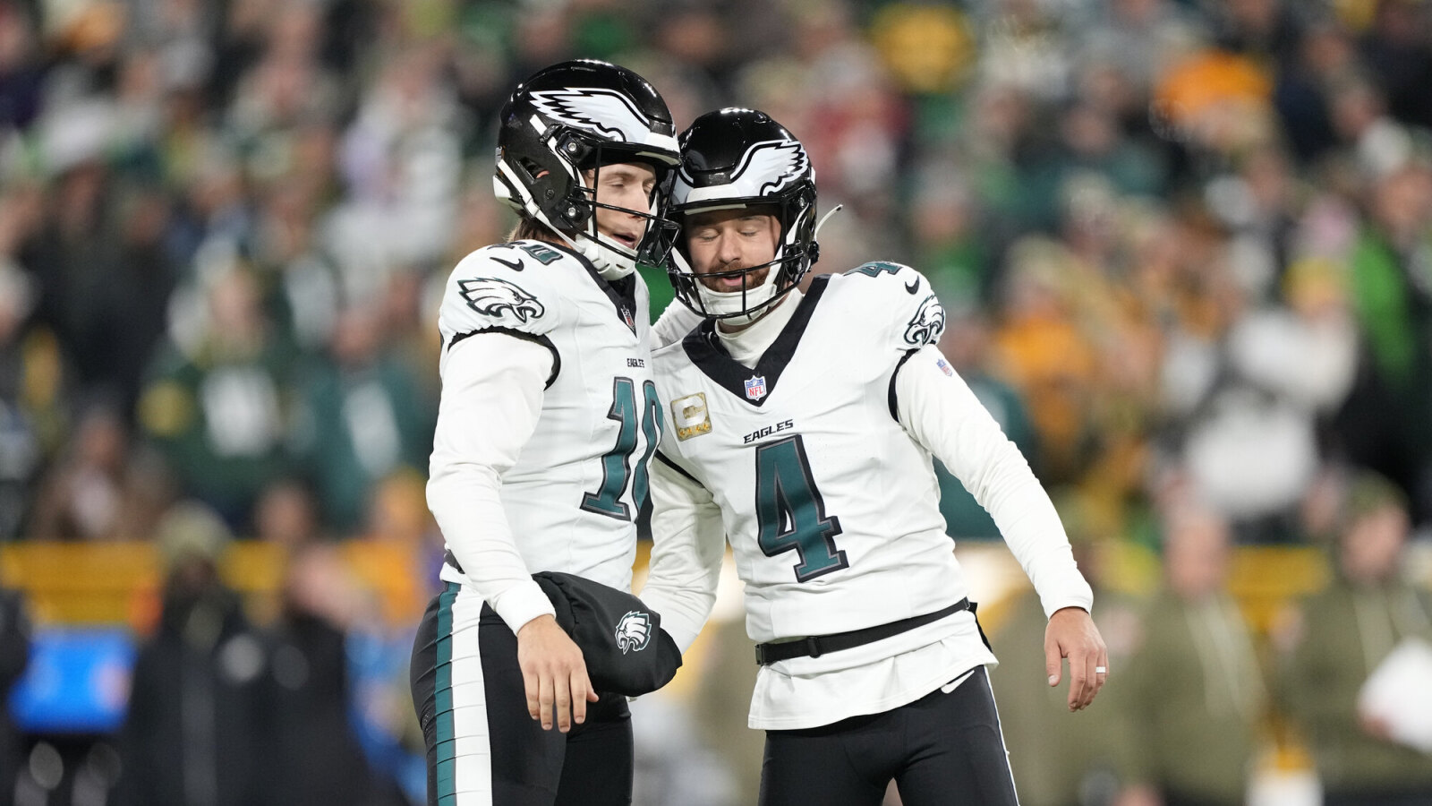 Eagles survive Packers in a sluggish Monday night showdown, 10-7
