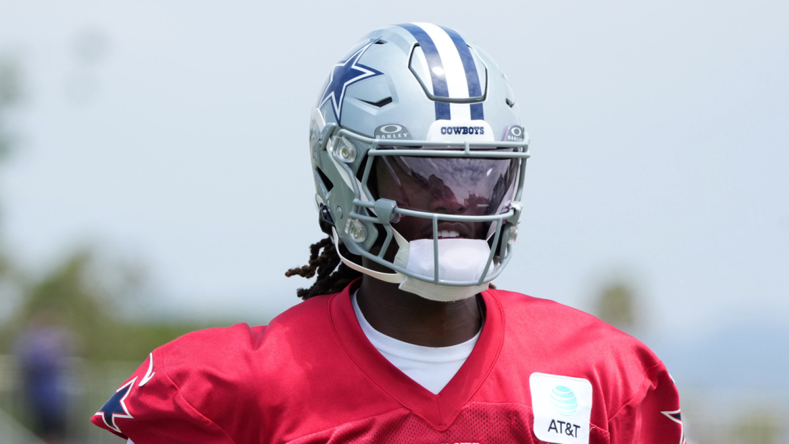 https://www.yardbarker.com/media/9/d/9d5a33209dda8d7d5b21a0d649d29745f44b323d/thumb_16x9/cowboys-quarterback-seemingly-takes-shot-his.jpg?v=1