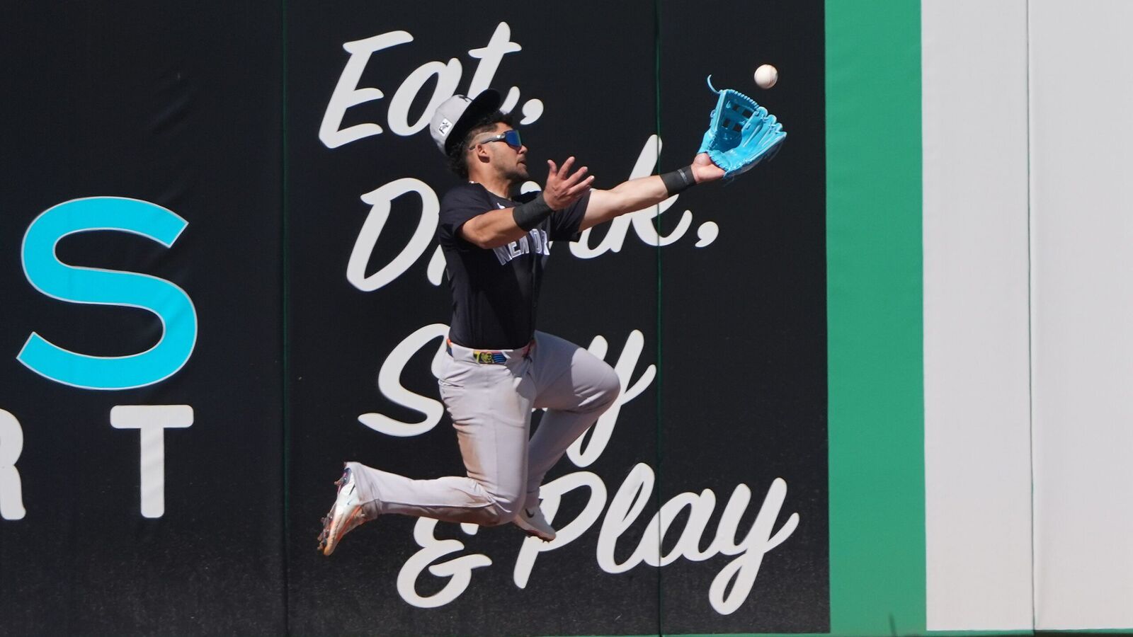 Should Yankees be worried about star rookie’s blunders in OF? | Yardbarker