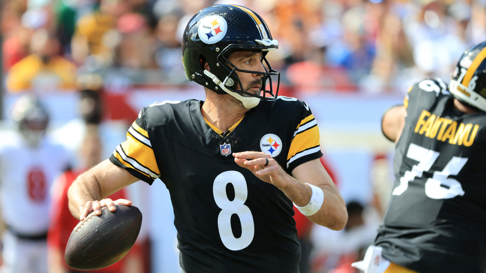 Aaron Rodgers Rips Raymond James Stadium, Breaks Down Bucs' Defense
