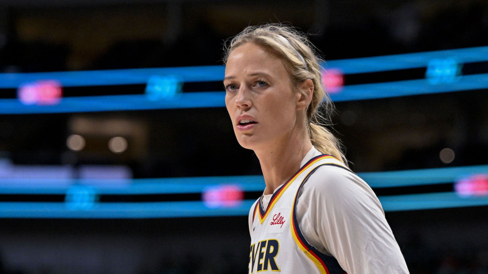 https://www.yardbarker.com/media/9/d/9dfff56248ab92fd6c3b5c0e3510889c4c42f5fd/thumb_16x9/fevers-cunningham-fined-wnba-her-podcast-comments.jpg?v=1