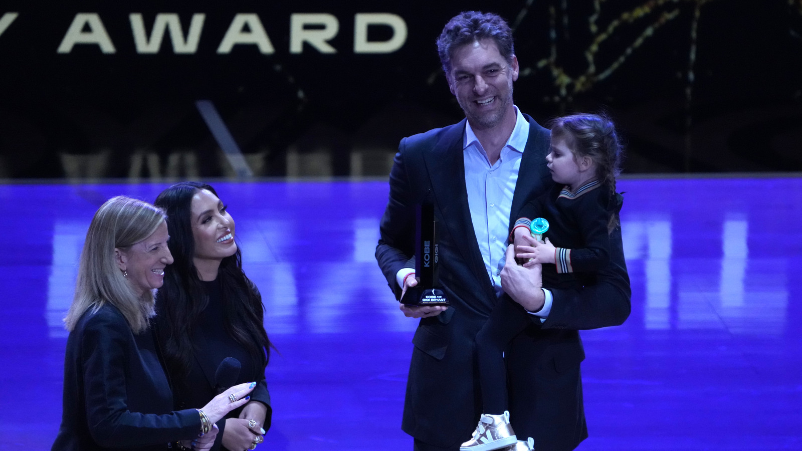 Pau Gasol Admits It's Tough To Get Jersey Retired Without Kobe Bryant Present - Vimarsana News