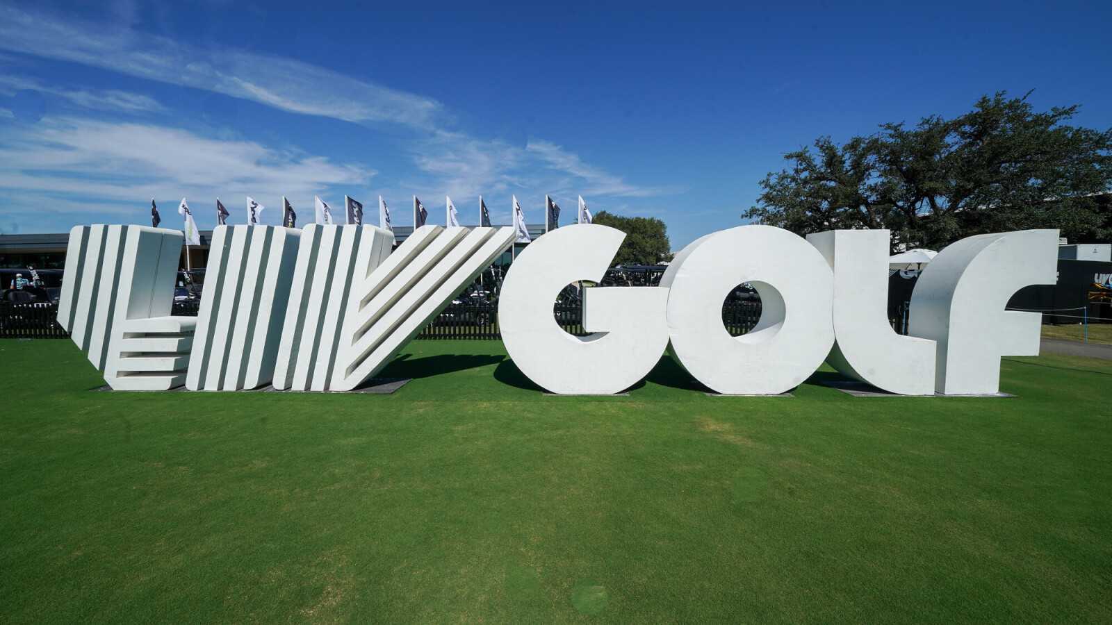 https://www.yardbarker.com/media/9/e/9e95c24a4309a8eef31da69e56c4a28026aeb85e/thumb_16x9/liv-golf-ceo-refuses-guarantee-league-survive.jpg?v=1