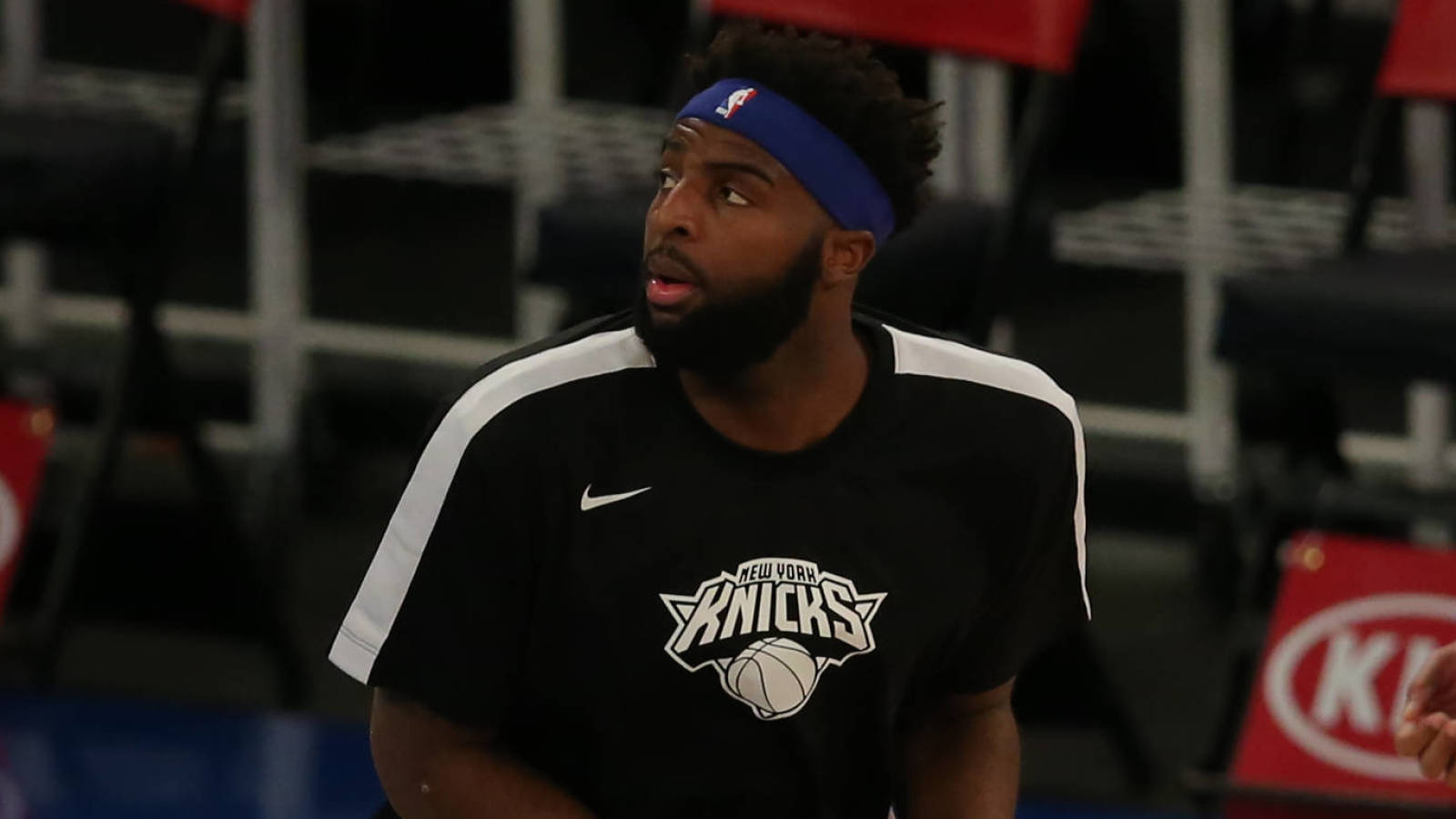 Knicks' Mitchell Robinson breaks right foot against Bucks