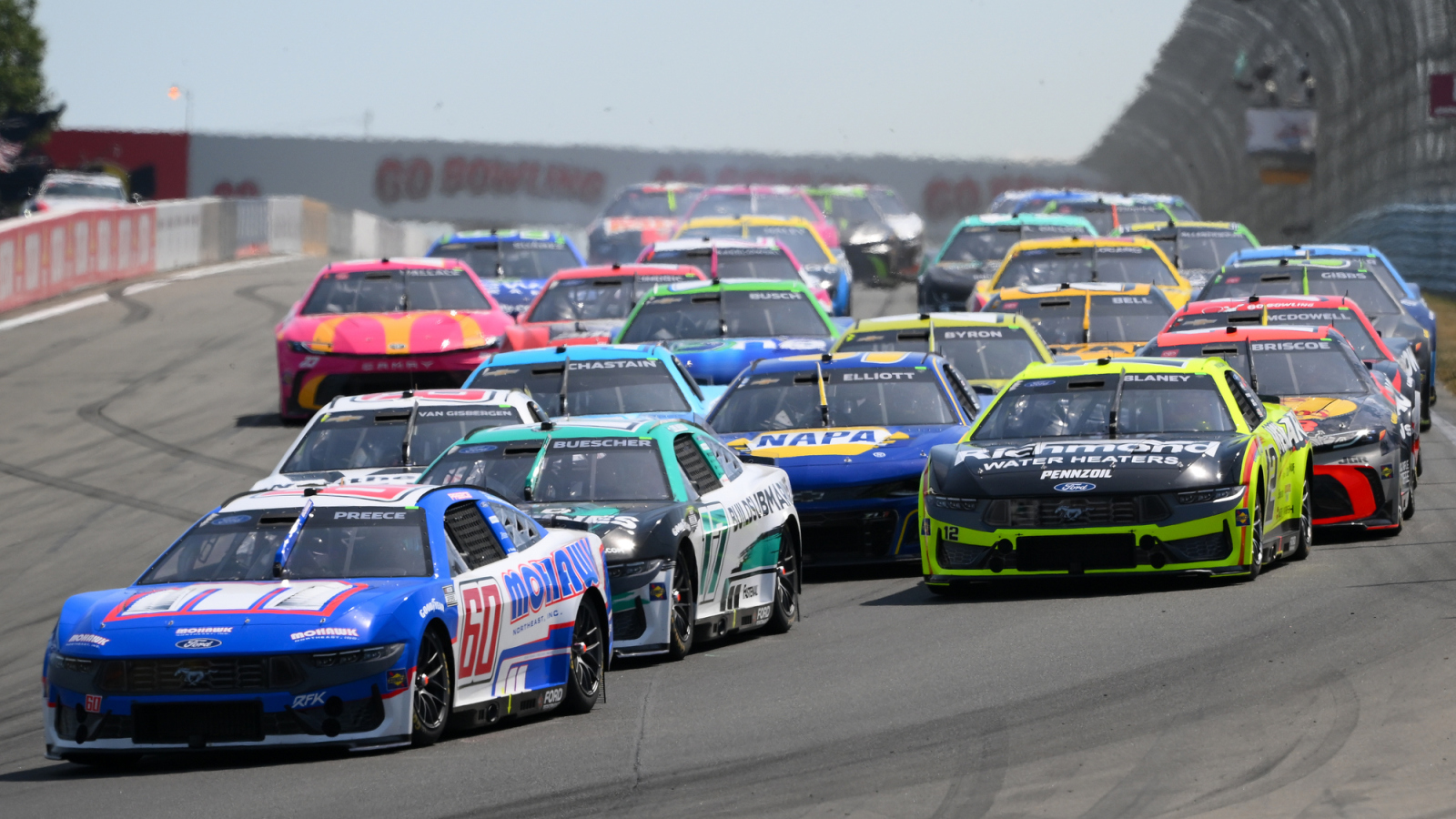 https://www.yardbarker.com/media/9/f/9f14509522da815b65fca8d8e2d051f317a0e368/thumb_16x9/last-two-nascar-races-were-historically-devoid.jpg?v=1