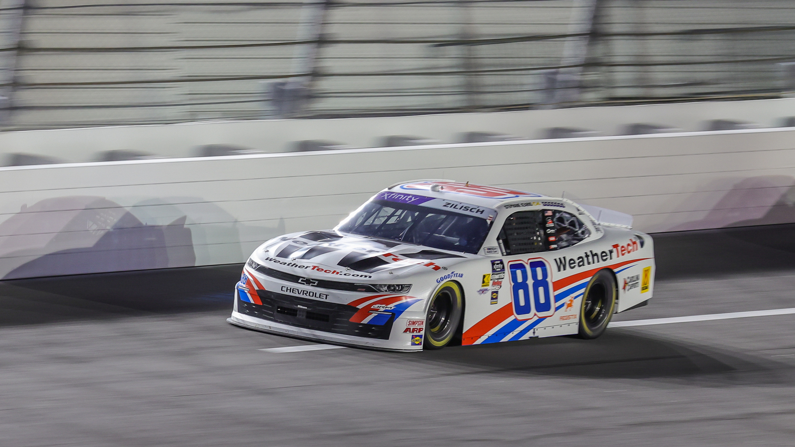 https://www.yardbarker.com/media/9/f/9f3eca9488107cc4cbd31c9dab49cab359a2862f/thumb_16x9/connor-zilisch-wins-nascar-xfinity-regular-season.jpg