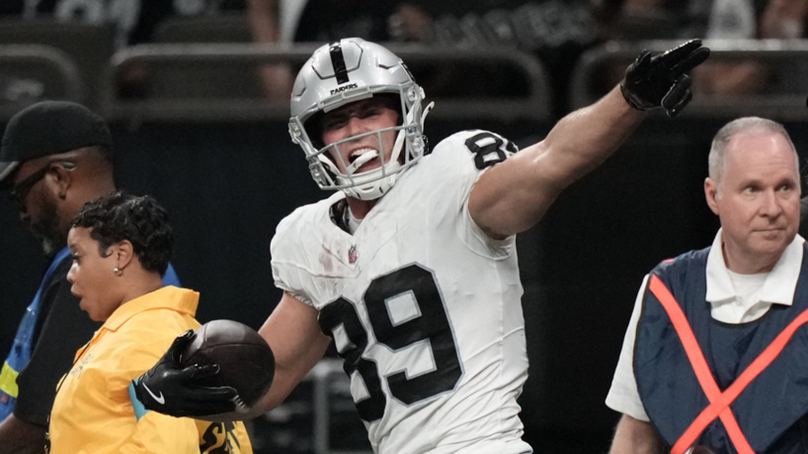 https://www.yardbarker.com/media/9/f/9f457b393a917a7cf5cf2e21513a283b1b742403/thumb_16x9/nfl-rookie-receptions-record-quiz.jpg?v=1