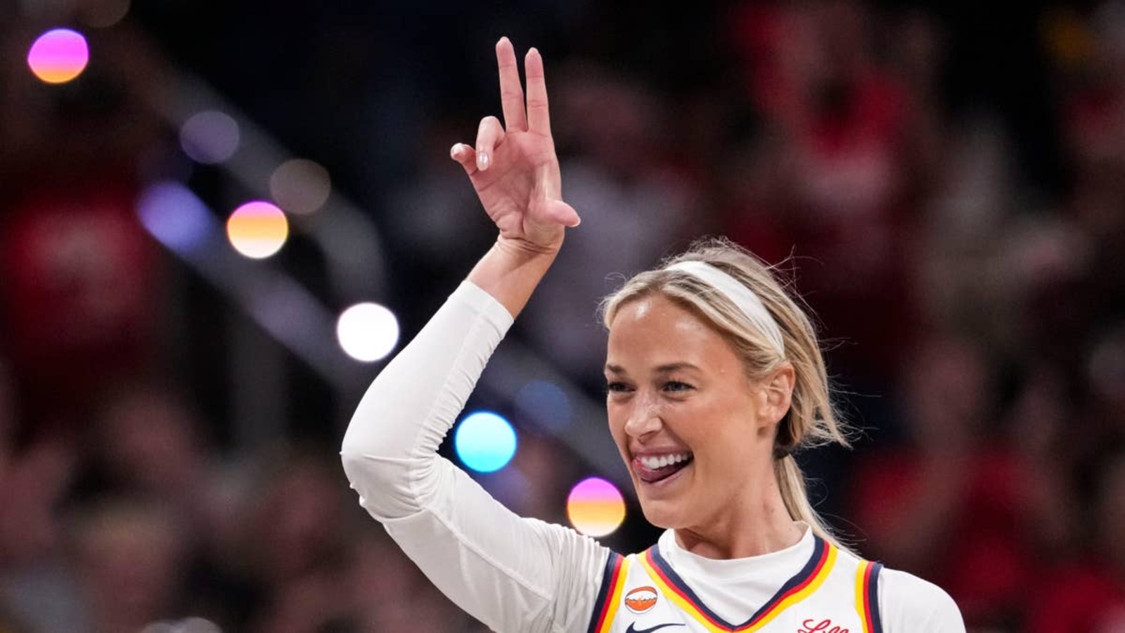 https://www.yardbarker.com/media/9/f/9f82c94808ce6714ecd7a6c9040674707c917cdf/thumb_16x9/indiana-fever-guard-sophie-cunningham-8-celebrates-a-3-pointer-during-a-game.jpg