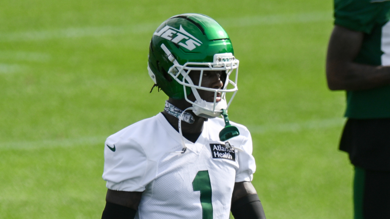 https://www.yardbarker.com/media/9/f/9f9990c103d77dc4b82ced27cf995752e7e7156f/thumb_16x9/jets-star-reacts-controversial-decision-preseason.jpg?v=1