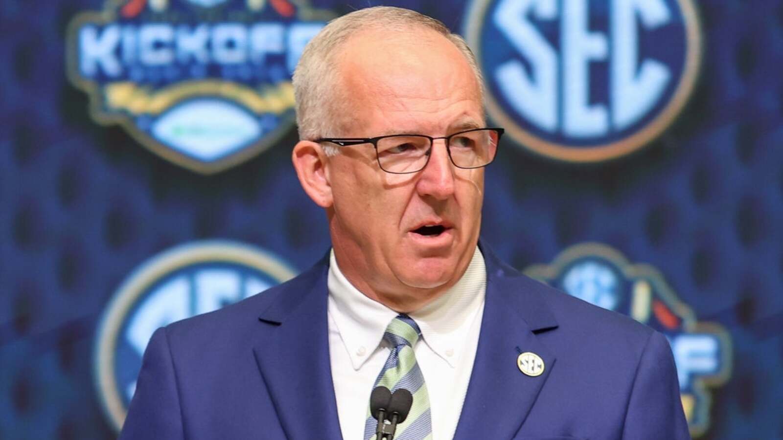 https://www.yardbarker.com/media/9/f/9fbd9e85a0d728e495a564fff0bbd8e548f95d0c/thumb_16x9/26639061.jpg