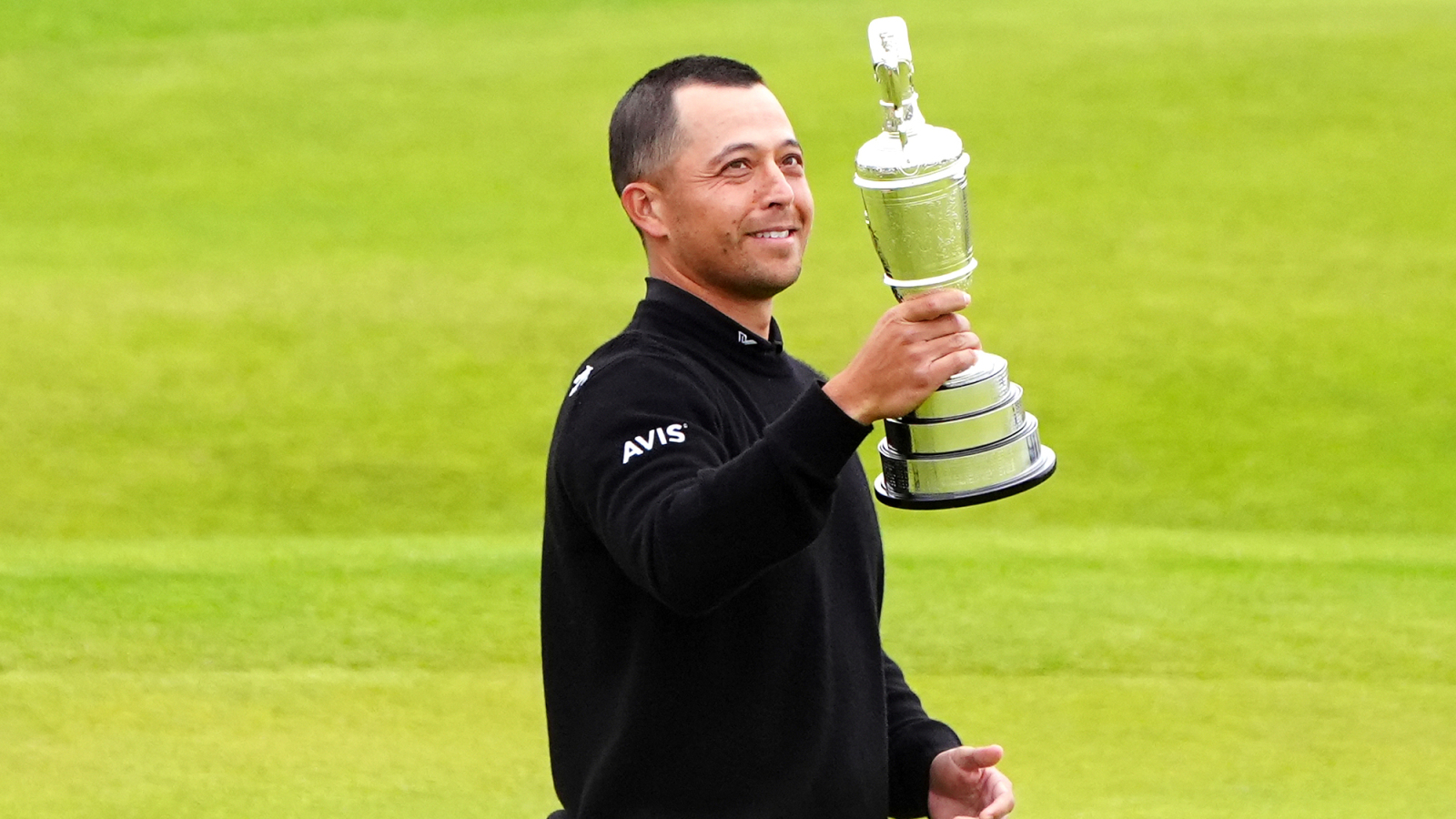 Watch: Xander Schauffele shares awesome moment with his dad after The Open