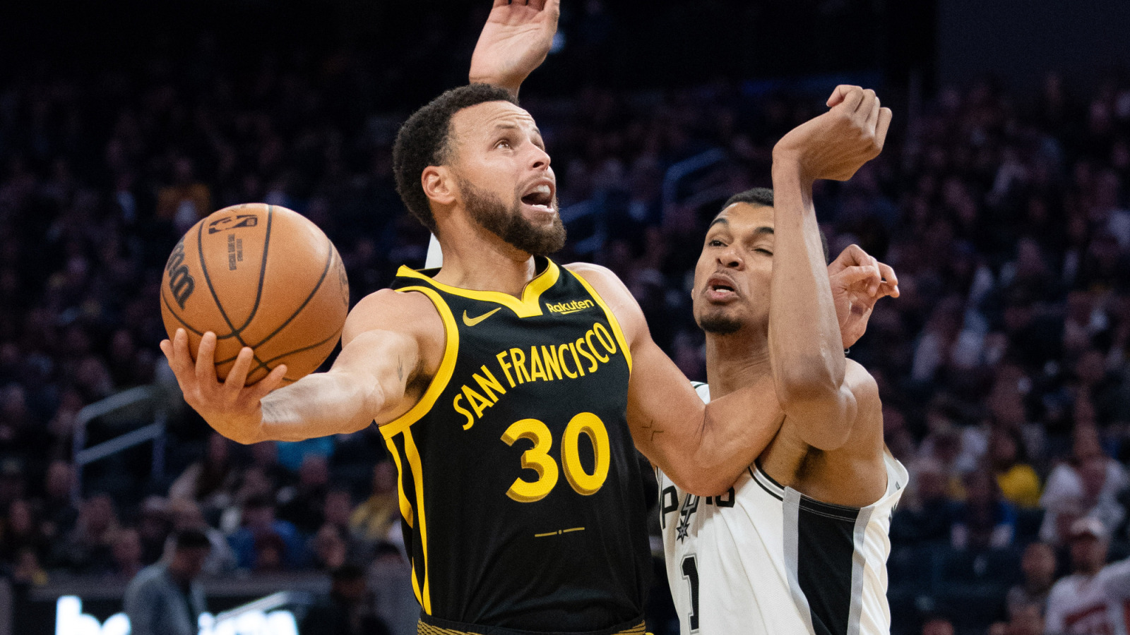 Warriors' Steph Curry continues to torment Spurs' Victor Wembanyama