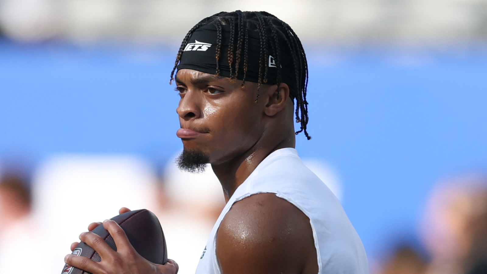 https://www.yardbarker.com/media/a/0/a069610178dba36e77d4cb0cd32863d49a21a764/thumb_16x9/fields-responsible-uneven-performances-jets.jpg?v=3