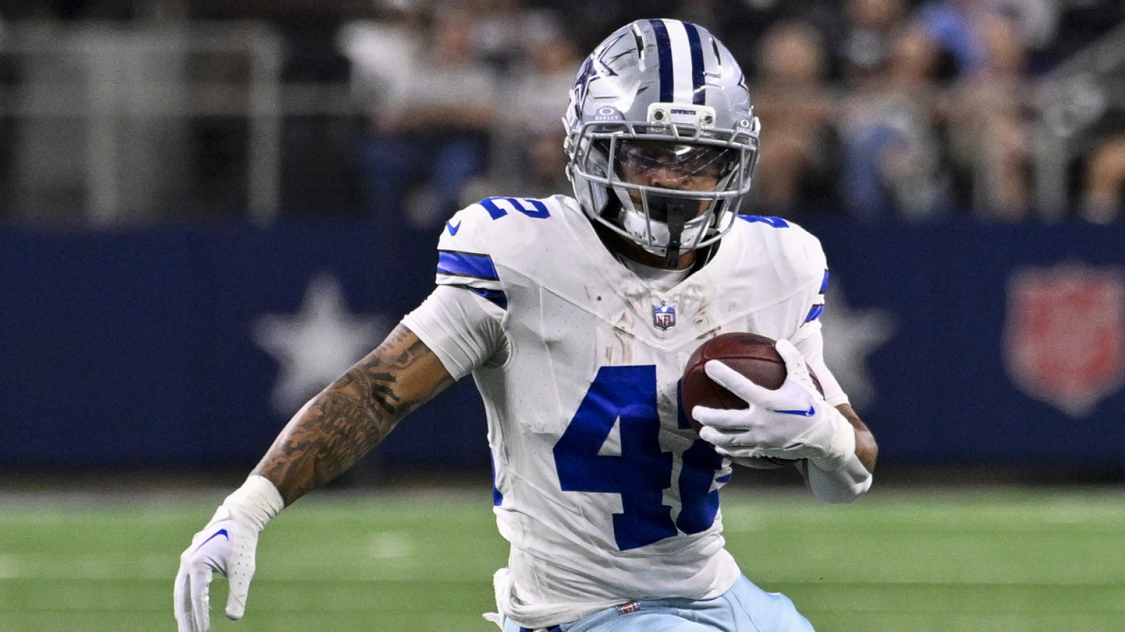 https://www.yardbarker.com/media/a/0/a0870790999906ef1c3ff7bf0c40e1dab12ba24a/thumb_16x9/texans-bring-back-former-cowboys-rb-cutting-him.jpg?v=1
