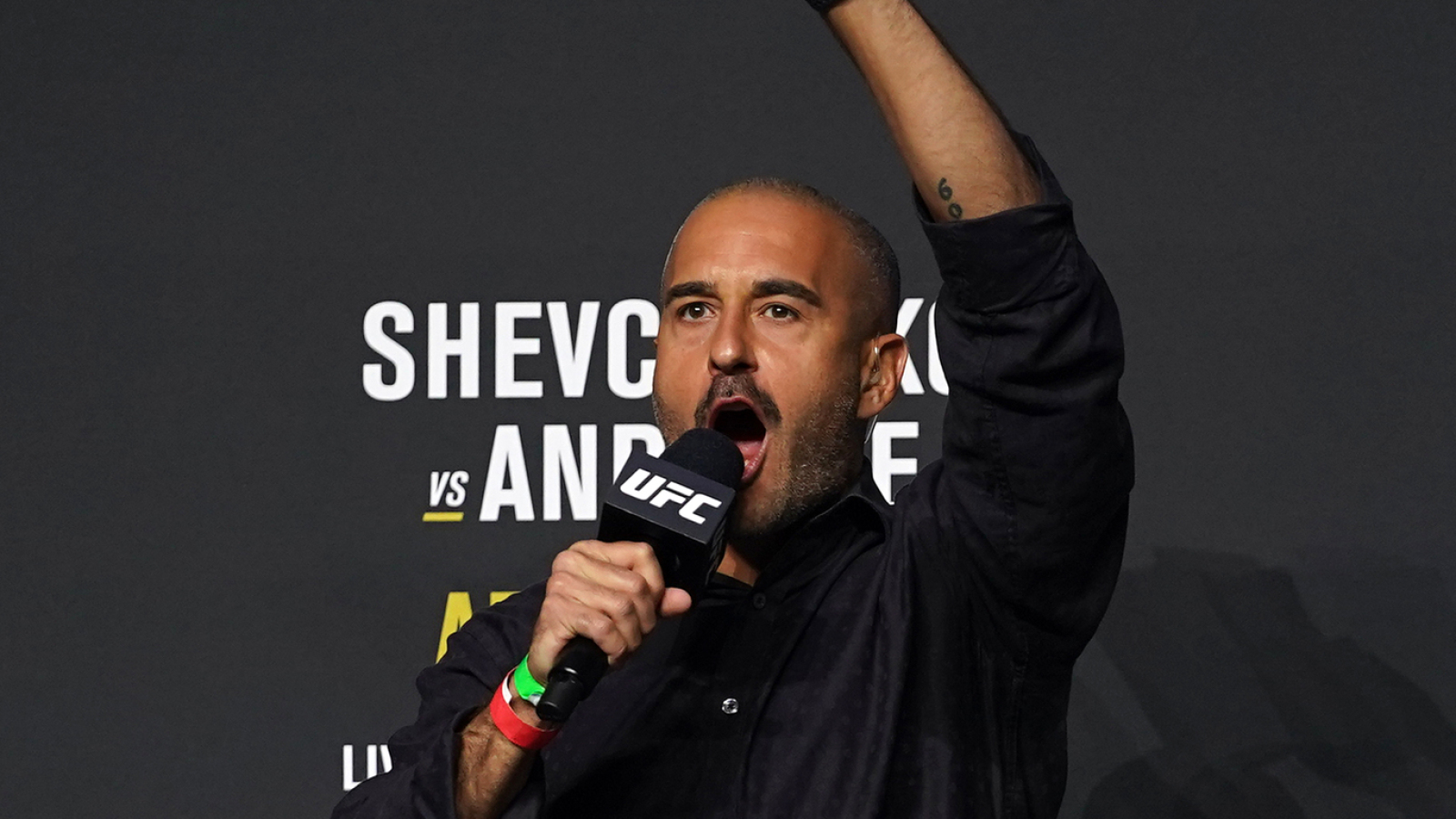 Jon Anik reflects on criticism of UFC referee Kerry Hatley for ‘super late stoppage’ during UFC Houston