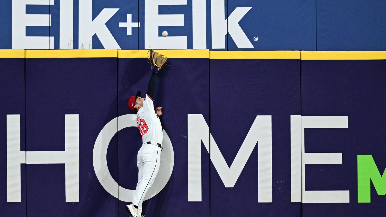 Phillies Should Trade For This Four-Time Gold Glover