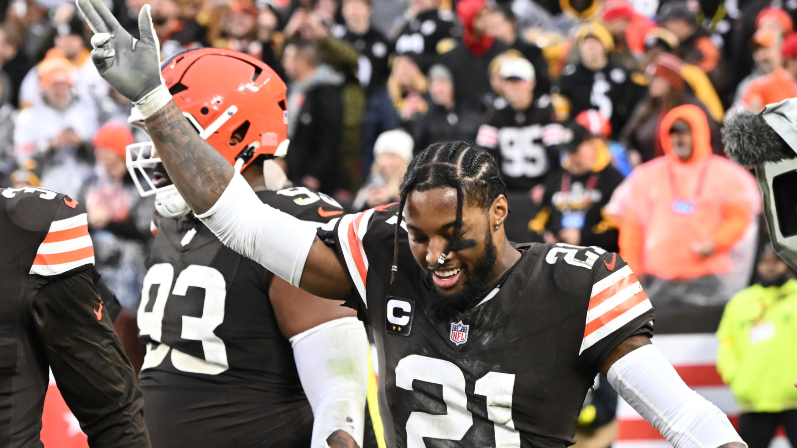 Browns' Denzel Ward gets record-setting contract for second time in career