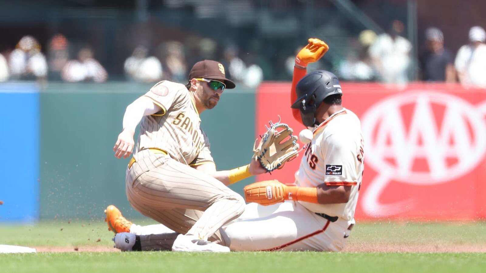 Robbie Ray first NL pitcher to 8 wins as Giants edge Padres | Yardbarker