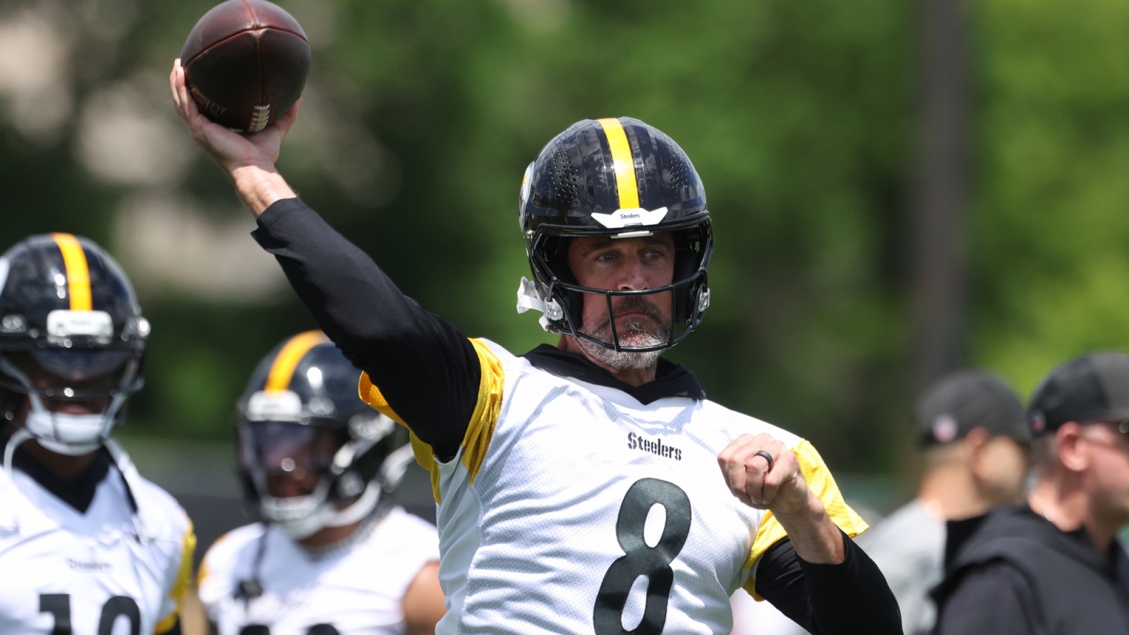Exclusive Steelers Trip Has Mike Florio Raising Major Questions About Aaron Rodgers