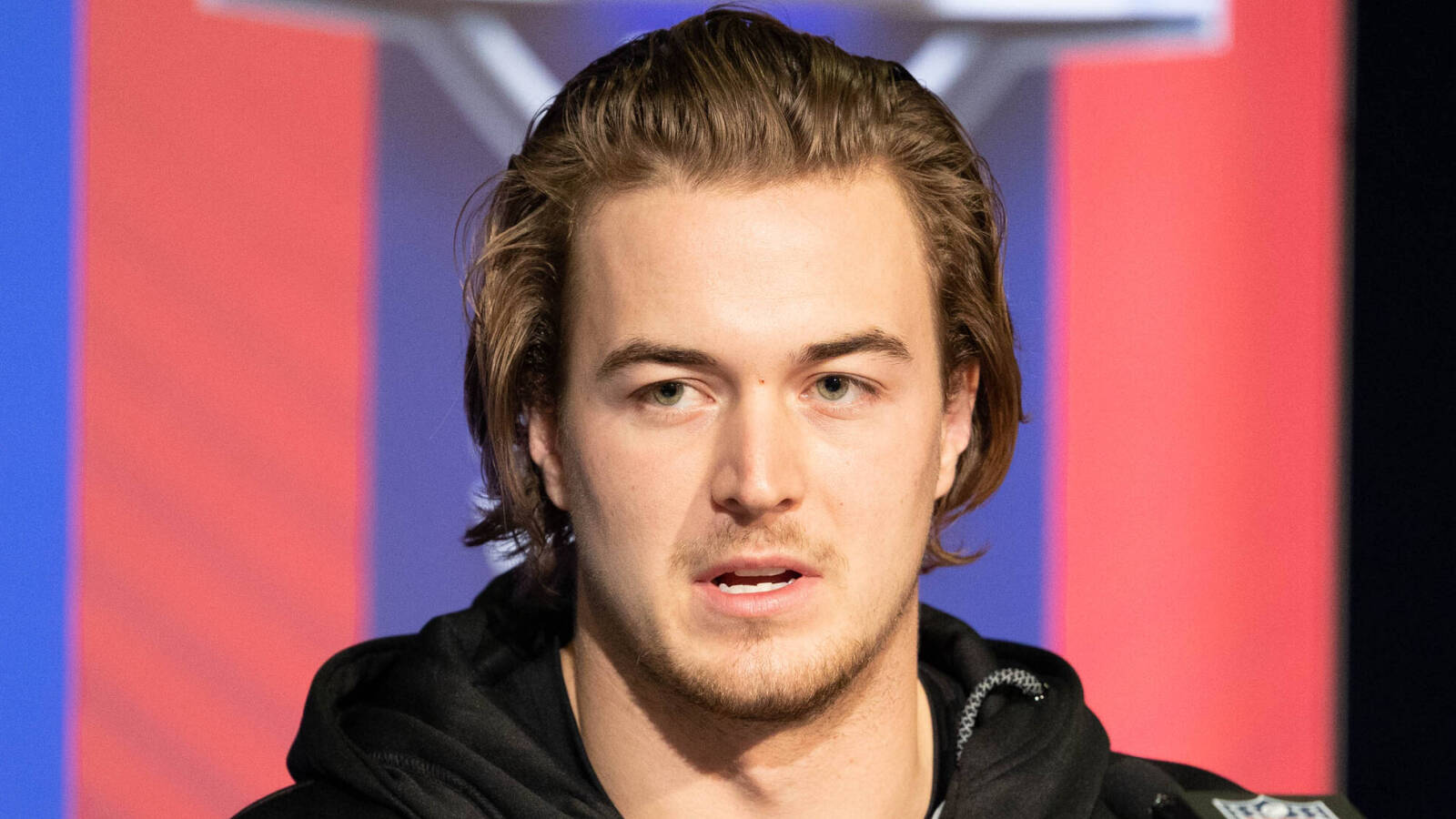 QB Kenny Pickett posts hand measurement of 8.5 inches Yardbarker