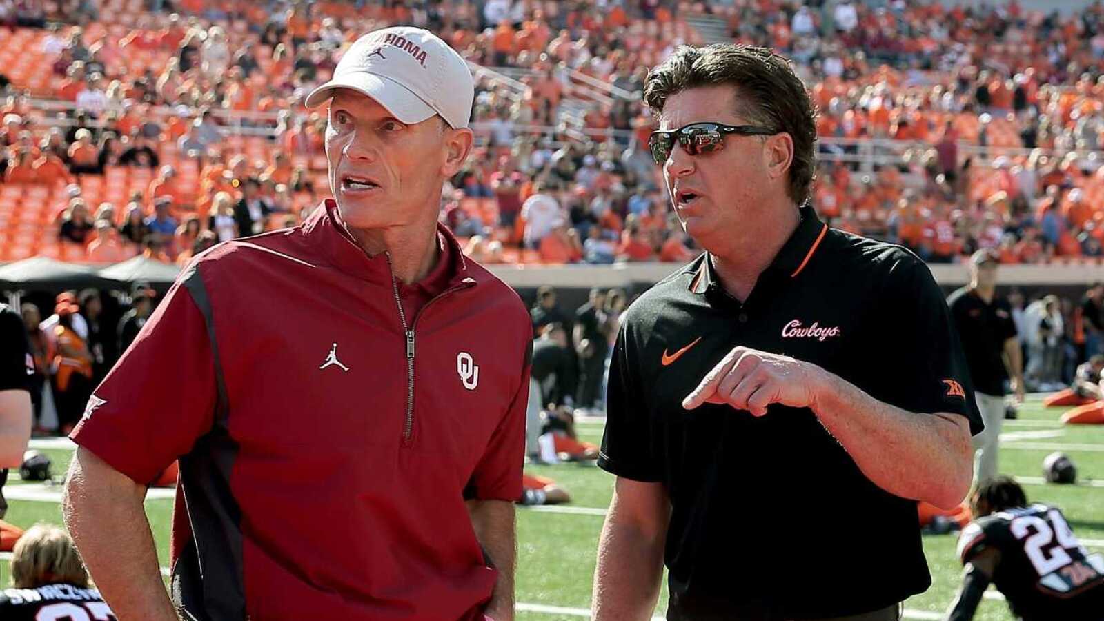https://www.yardbarker.com/media/a/1/a1671dc6f6b1ab71dd181fbc147bde26cd3b66f7/thumb_16x9/10-college-football-coaches-on-hot-seat.jpg?v=1