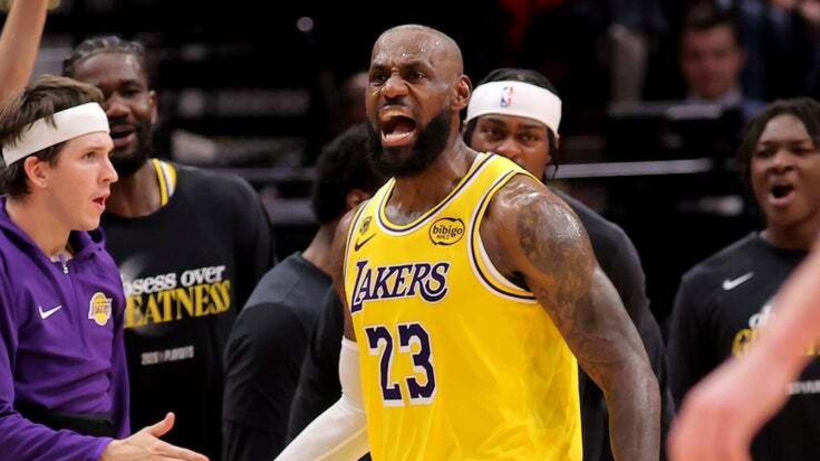 https://www.yardbarker.com/media/a/1/a1db97754eea13506501adf7e6de3274ac15732b/thumb_16x9/lakers-romp-past-rockets-seal-series-6-set-date.jpg
