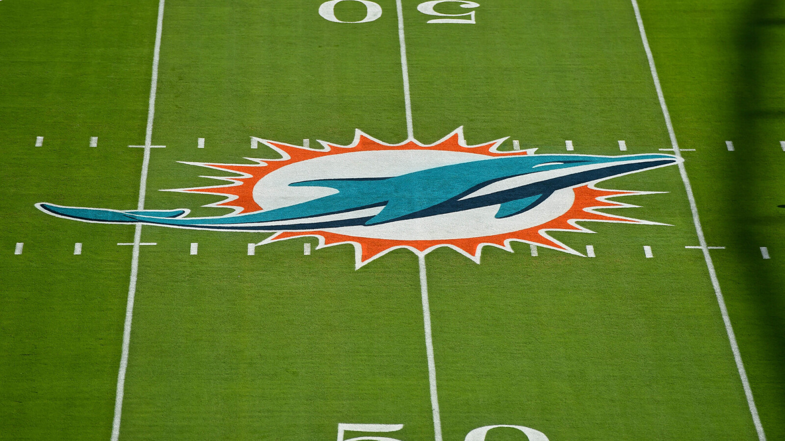 https://www.yardbarker.com/media/a/2/a2141fef7e9b039775834e91965925c5dafef14a/thumb_16x9/dolphins-olbs-coach-ryan-crow-arrested-on.jpg?v=1