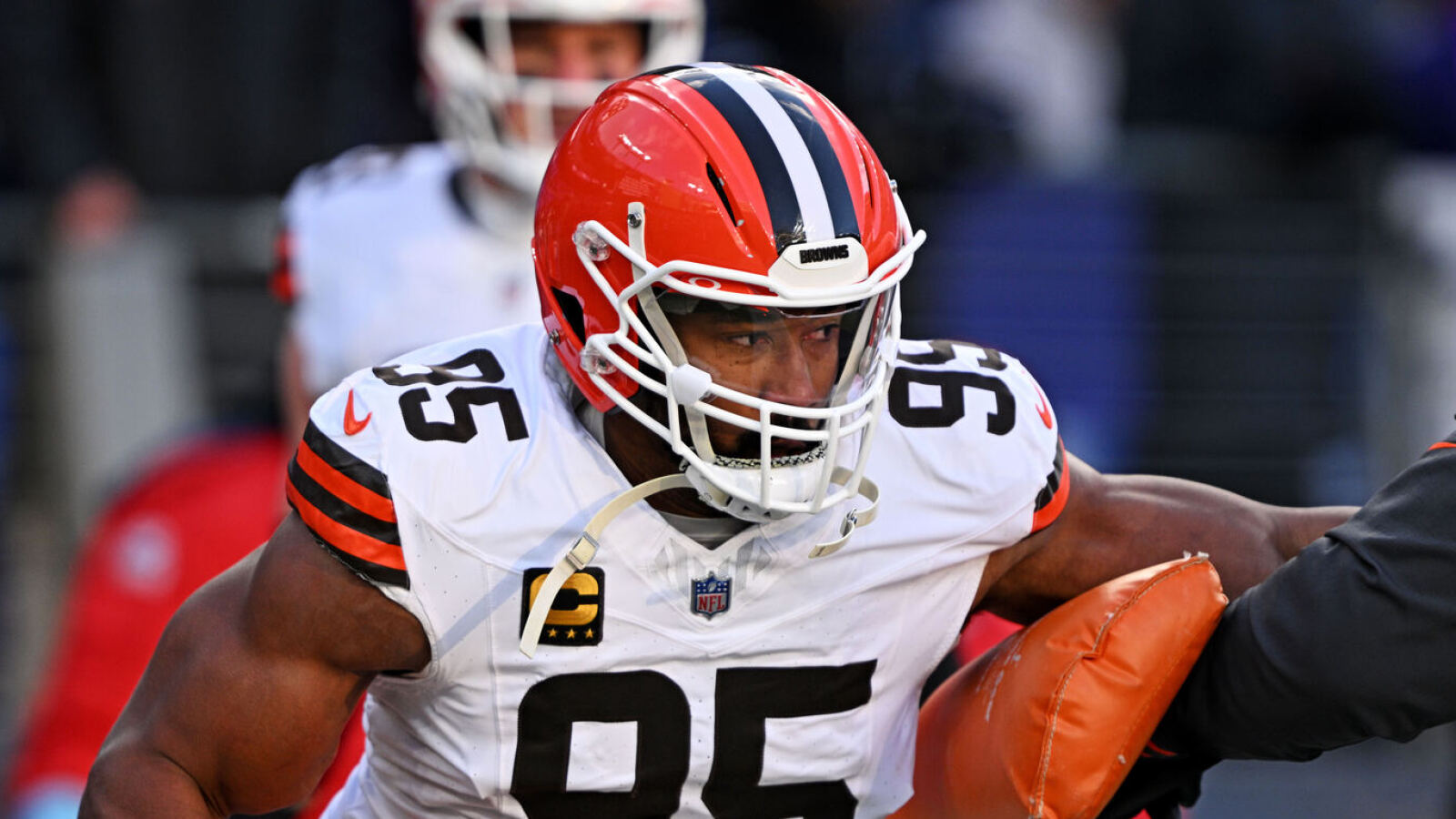 NFL insider predicts how Myles Garrett trade saga will end | Yardbarker
