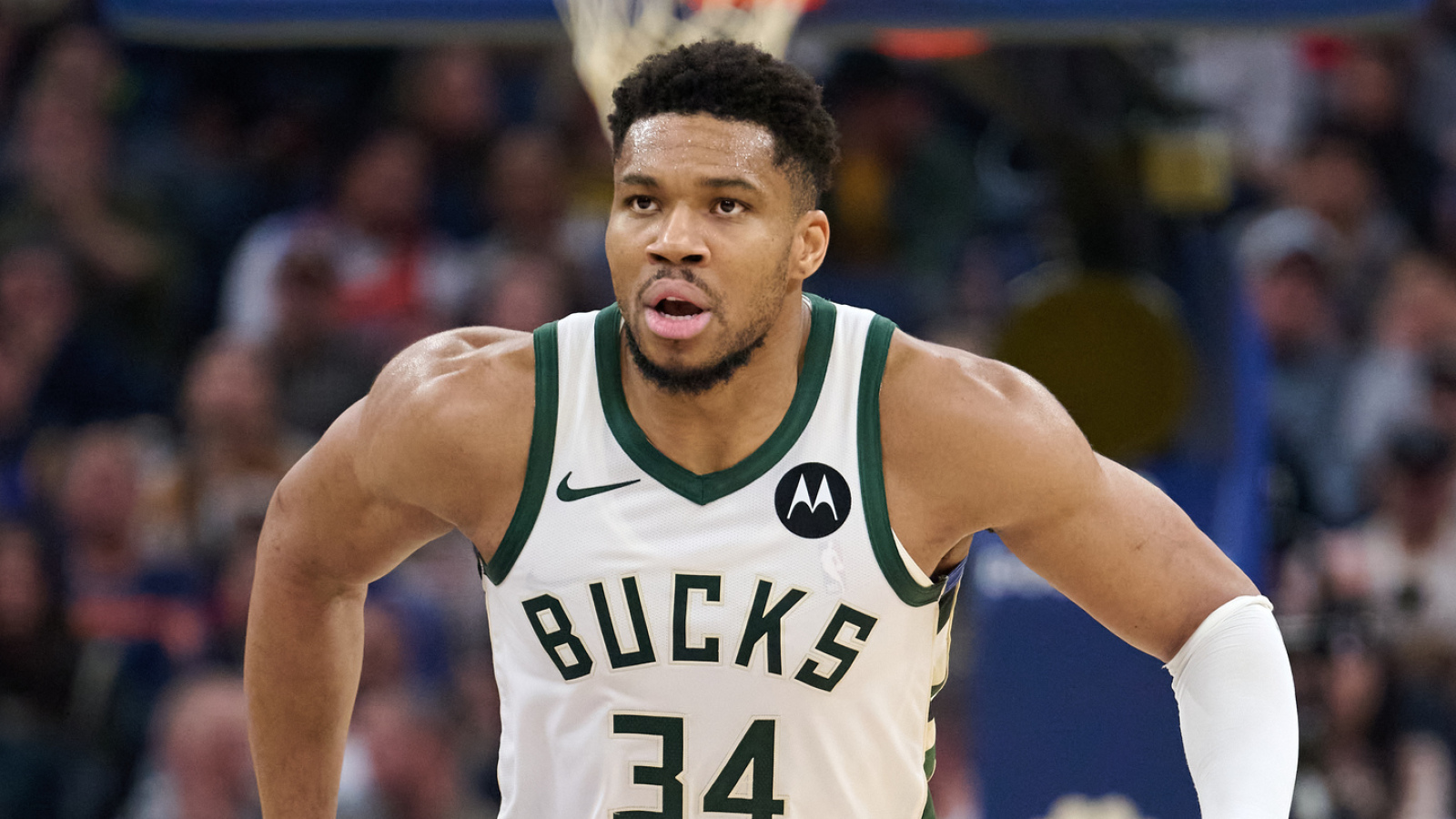 https://www.yardbarker.com/media/a/2/a22cd2c7597c0b193ec58e25360f6fea61dbfb14/thumb_16x9/antetokounmpo-makes-definitive-statement-possible.jpg?v=1