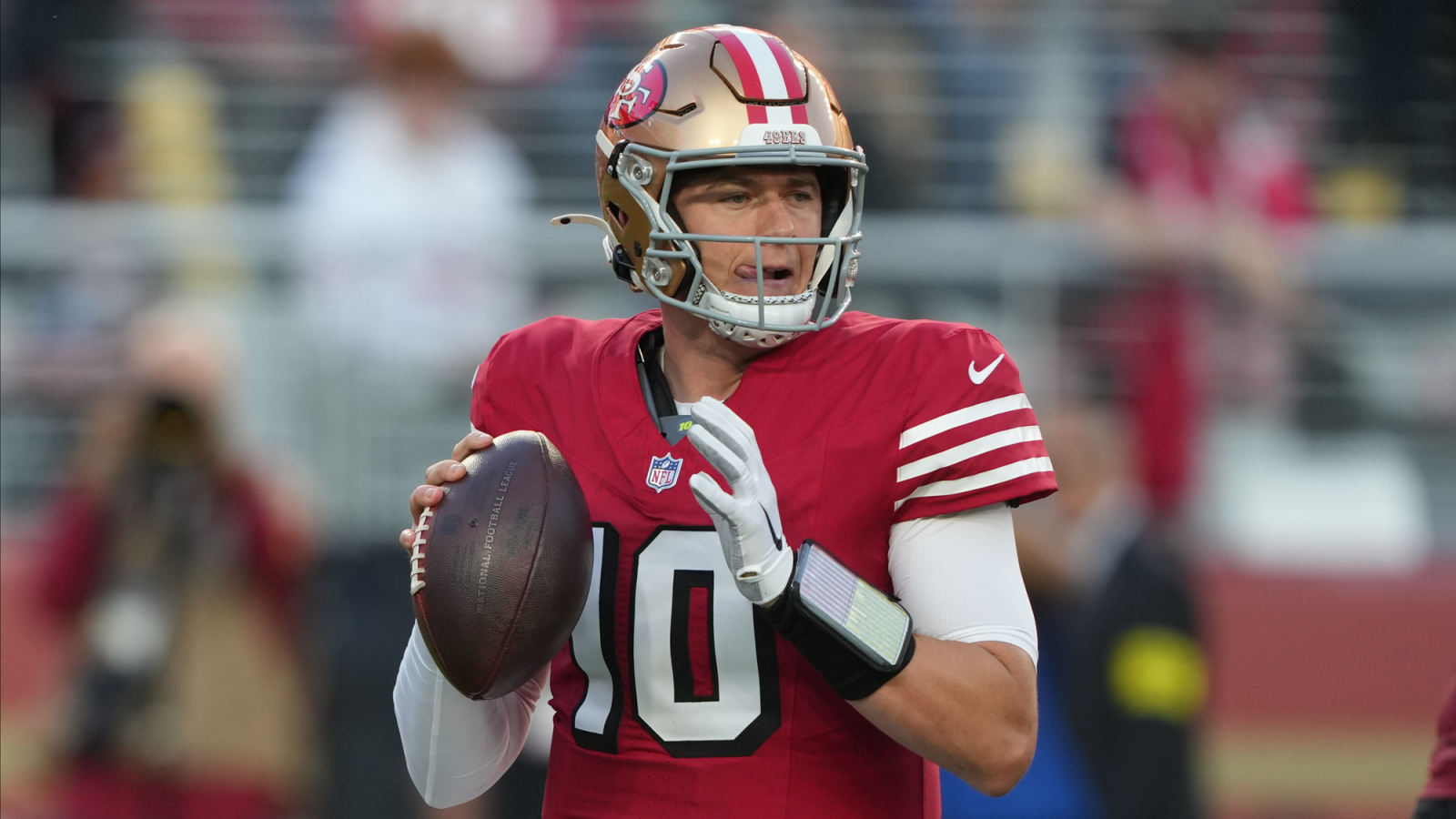 https://www.yardbarker.com/media/a/2/a23e7eb95c4398a180fe16ac96476c98a9bce233/thumb_16x9/fresh-update-on-trade-rumors-involving-49ers-qb.jpg?v=1
