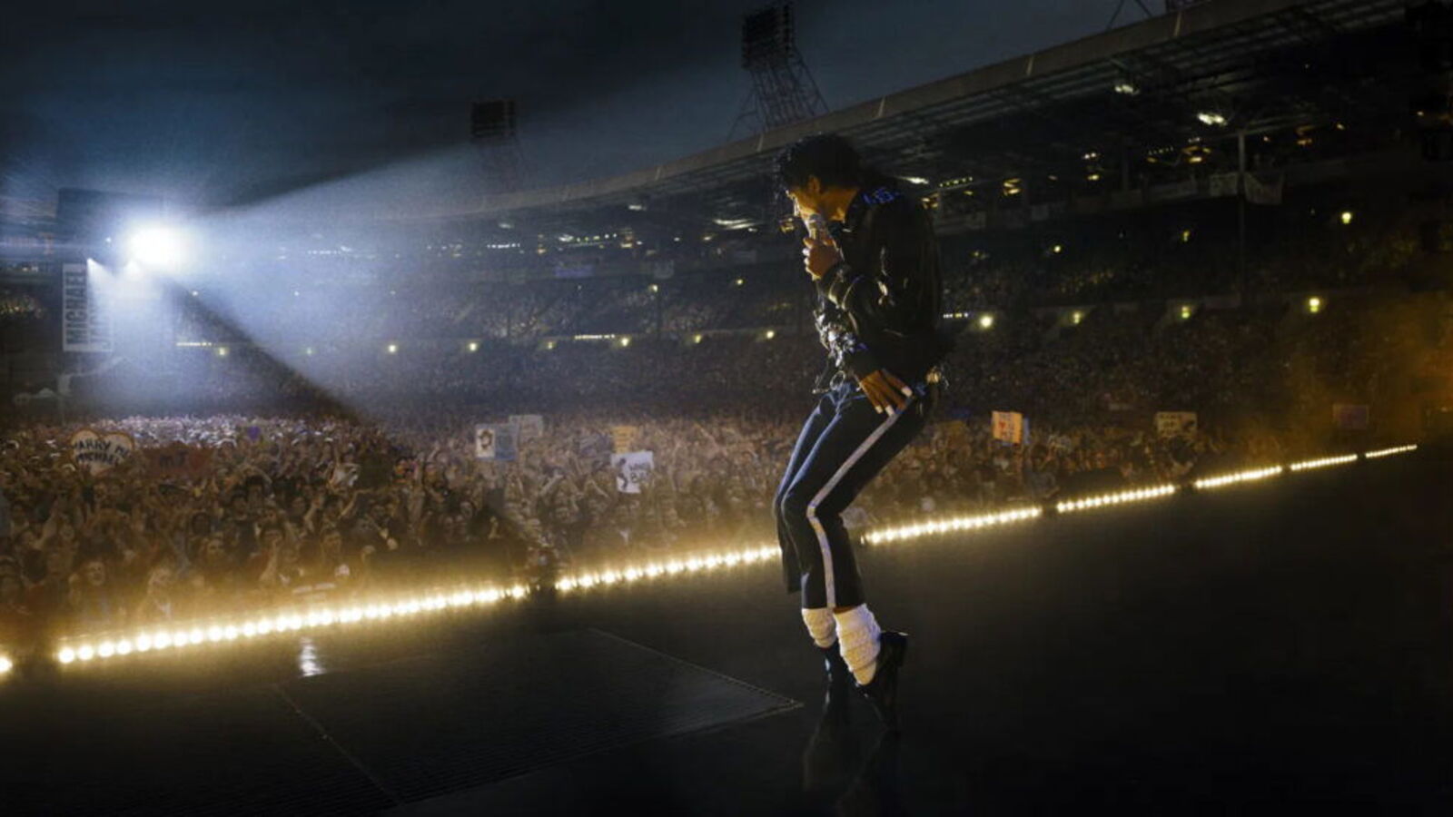 Moonwalk Malfunction: Robot Crashes Mid ‘Billie Jean’ Performance ...