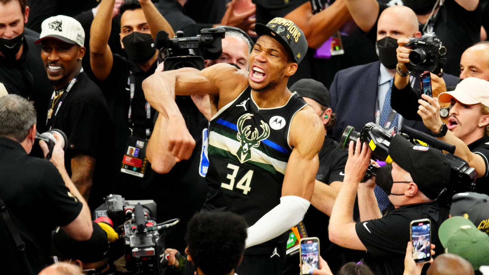 Giannis shares why he missed team championship photo Yardbarker