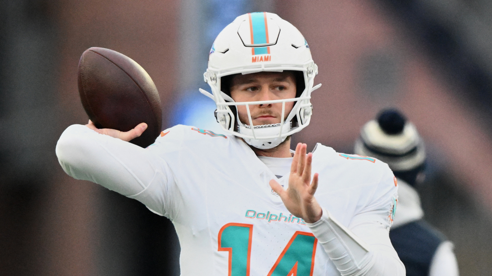 https://www.yardbarker.com/media/a/2/a2ab1f039b0f23c9f747c984e72f51f6146e92ae/thumb_16x9/putrid-quinn-ewers-performance-gives-dolphins.jpg?v=1