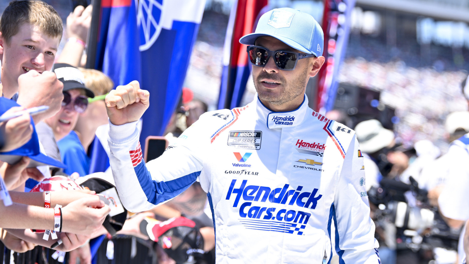 https://www.yardbarker.com/media/a/3/a34be77da432be28a00544803fb8ee17ea84f6a4/thumb_16x9/kyle-larson-paces-nascar-star-race-practice-dover.jpg?v=1