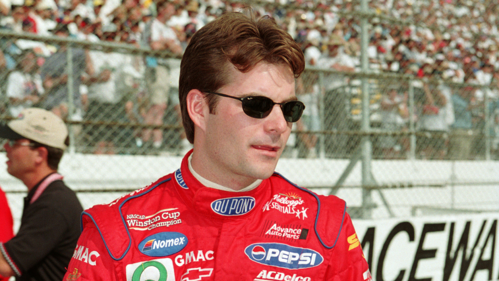 https://www.yardbarker.com/media/a/3/a354e6ad500c66cb8c68b6ca86afcfadff768b22/thumb_16x9/jeff-gordon-reveals-one-question-he-regretted.jpg?v=1