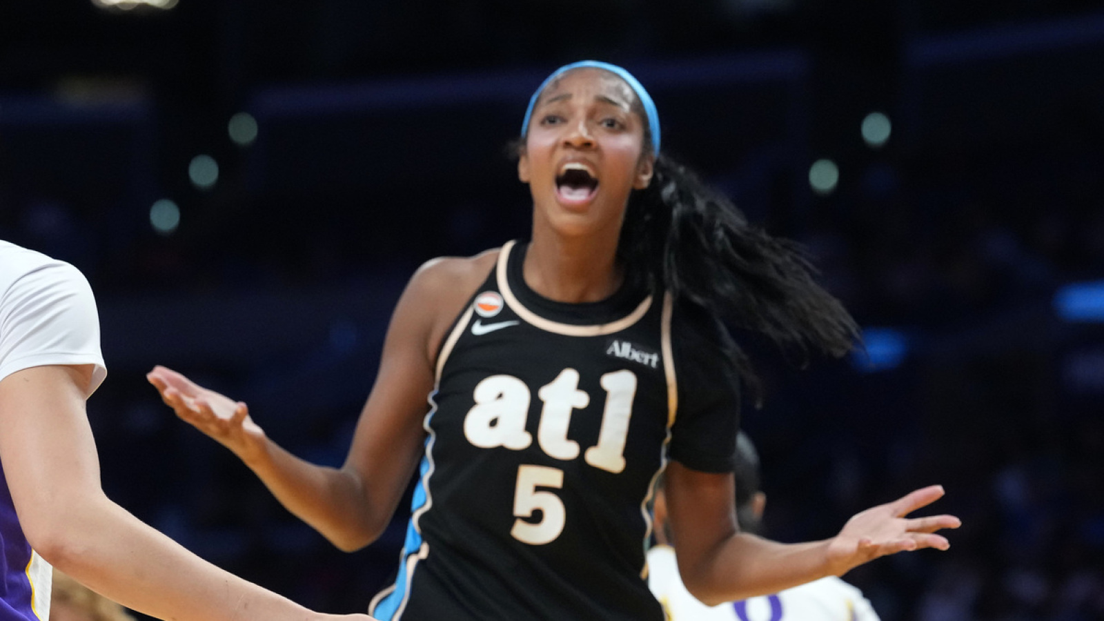 https://www.yardbarker.com/media/a/3/a37292641fb3c3d0eafbc5199b95fbf3df1ae96d/thumb_16x9/angel-reese-slips-wnba-player-power-ranking.jpg?v=1