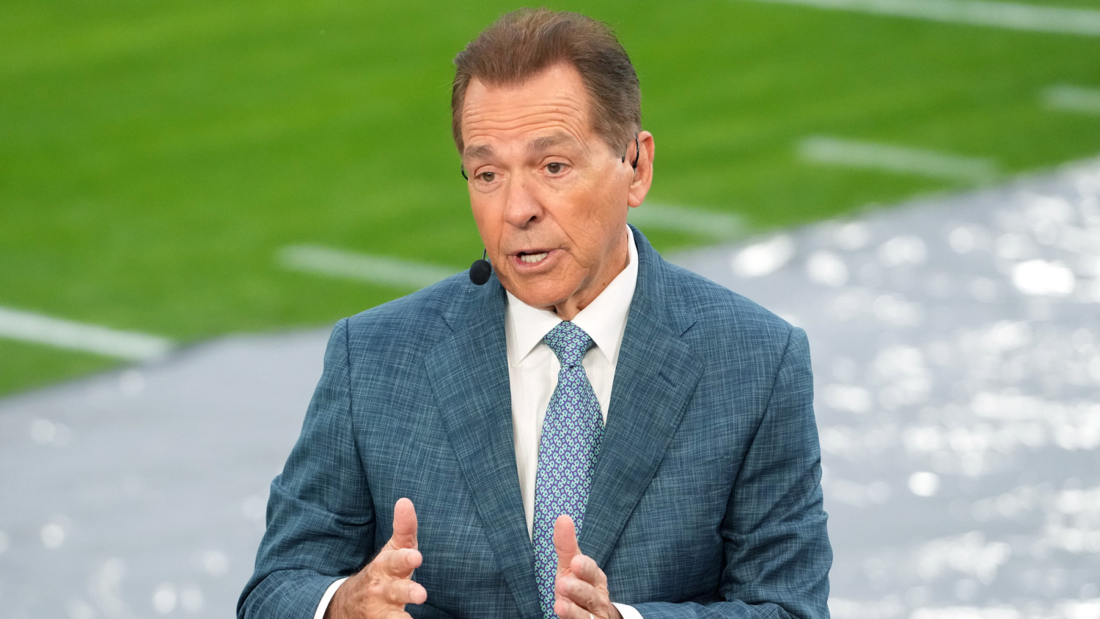 https://www.yardbarker.com/media/a/3/a3928afc0ef072653f29ed840794d166fffd51da/thumb_16x9/nick-saban-makes-hilarious-u-turn-caught-calling.jpg?v=1