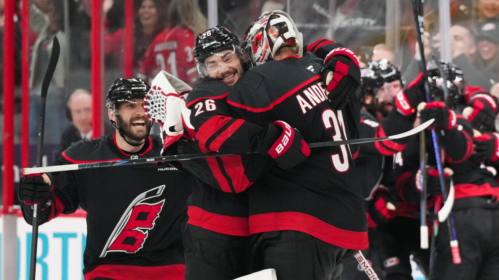 https://www.yardbarker.com/media/a/3/a3b2dbf6fc0b90ab3a1c47b029cbd3ad2e61d38e/thumb_16x9/winners-losers-saturdays-nhl-playoffs-hurricanes.jpg?v=1