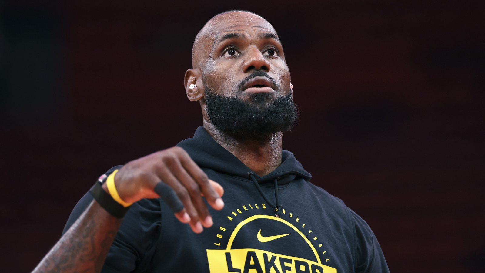 https://www.yardbarker.com/media/a/3/a3fd64ca966428c6a269bd69f17988b74e7fb9ce/thumb_16x9/ranking-potential-lebron-james-landing-spots.jpg?v=1
