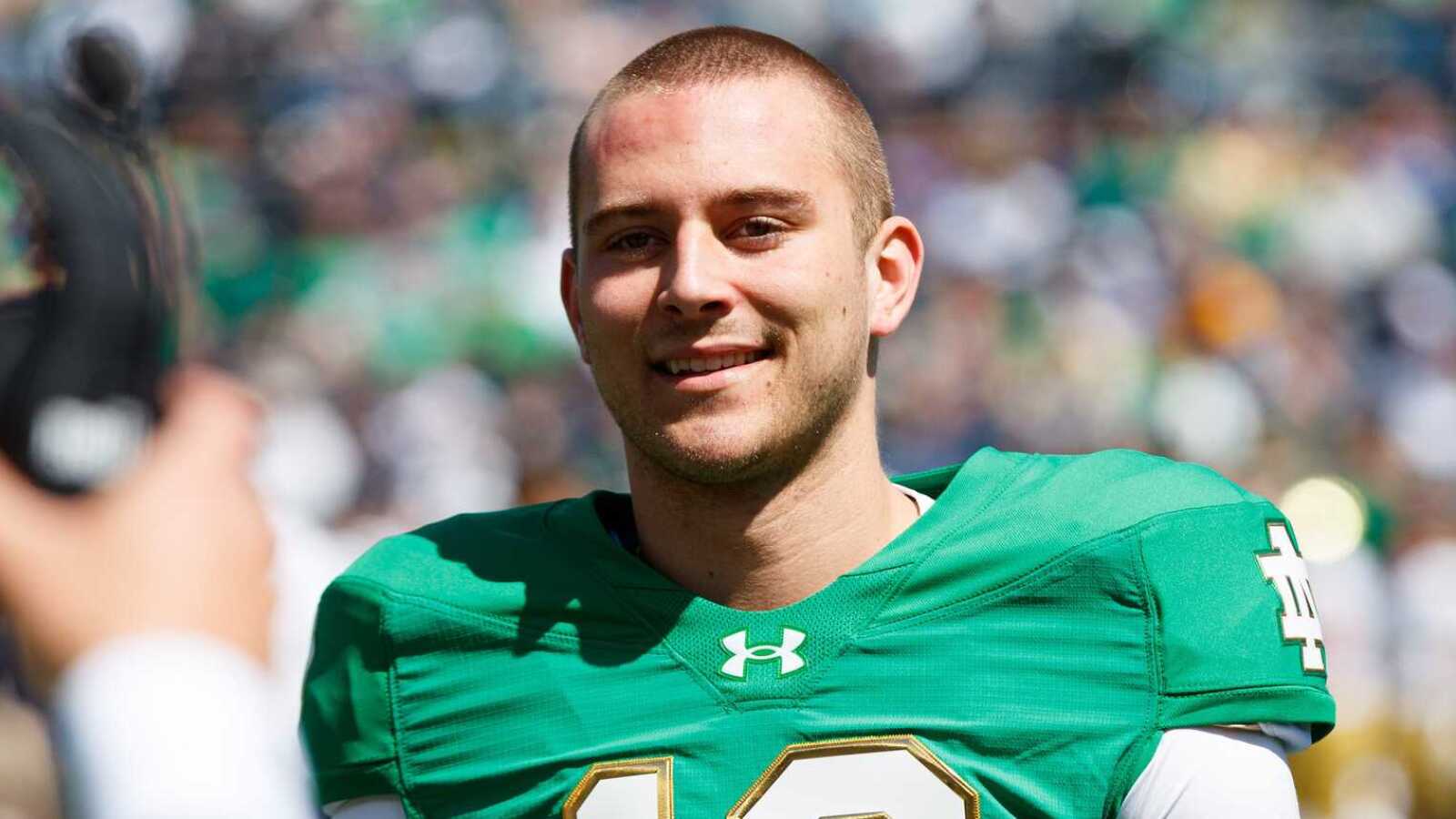 https://www.yardbarker.com/media/a/3/a3ff1b8a889f17548af7c97dda85c5fe1f80a434/thumb_16x9/notre-dame-names-redshirt-freshman-starting-qb.jpg?v=1