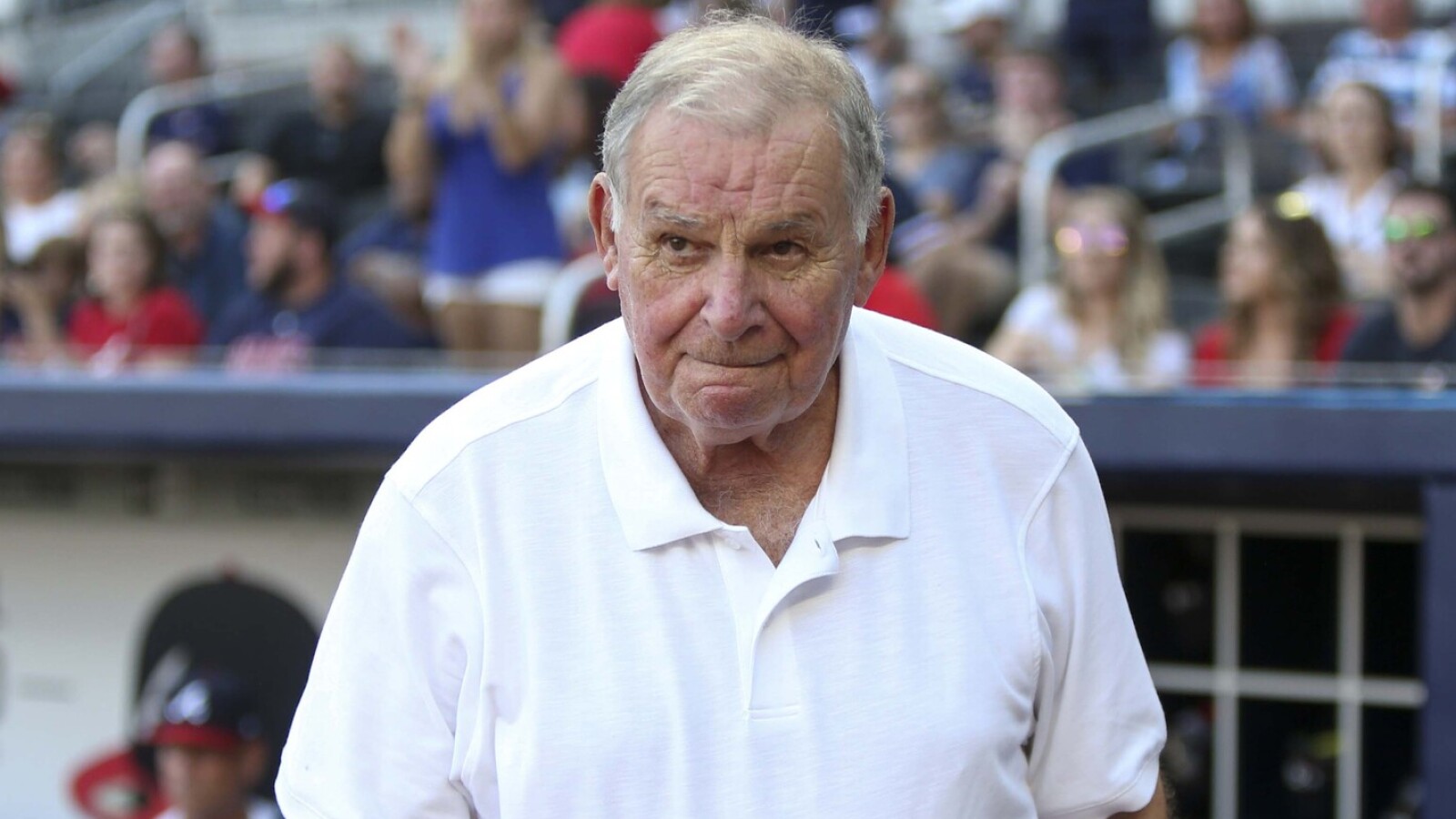 https://www.yardbarker.com/media/a/4/a44ef34e8c2b36a818b7cbb4766af56e7a111f69/thumb_16x9/longtime-braves-manager-bobby-cox-dies-days.jpg?v=1