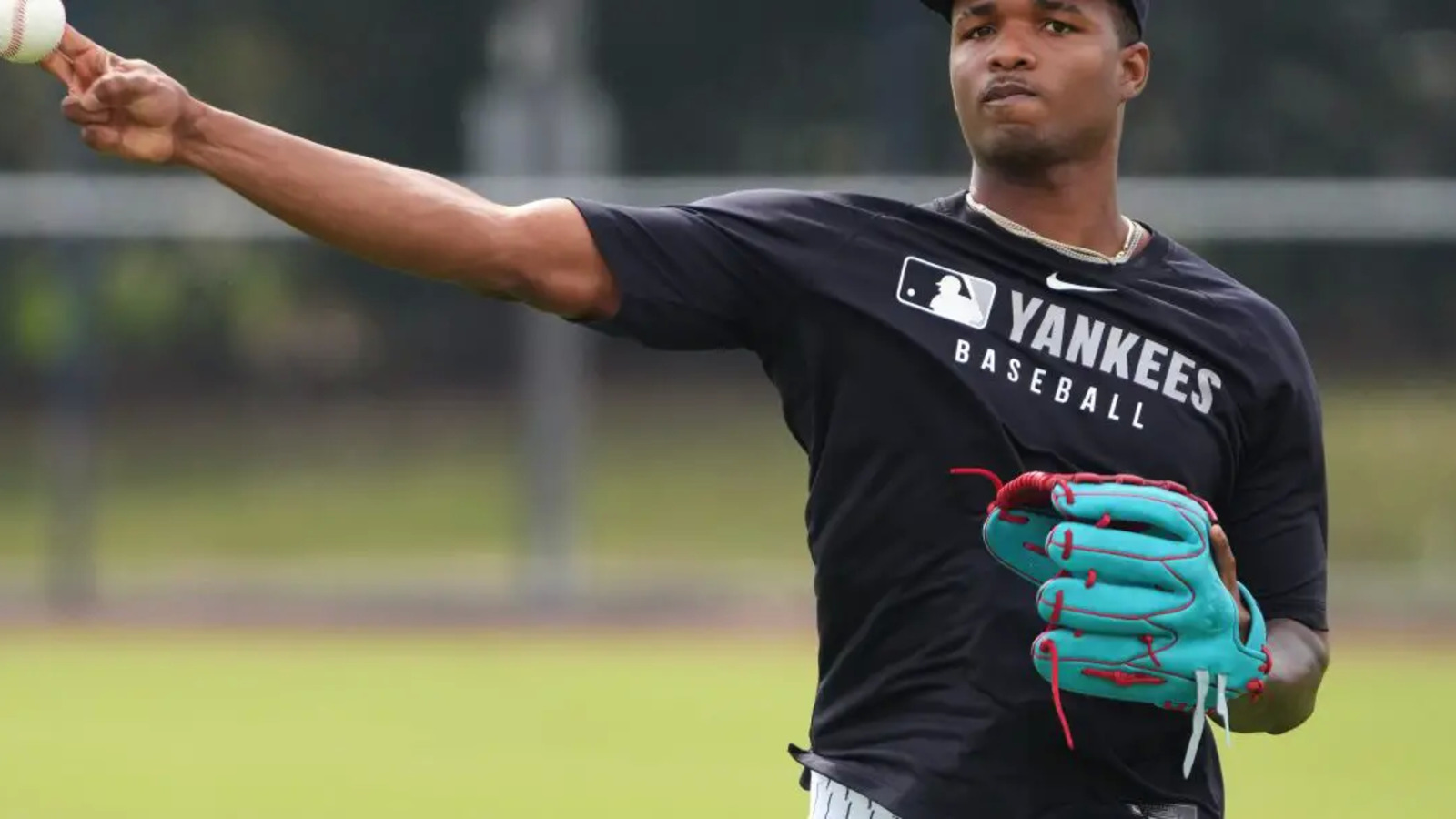 Former Cubs flamethrower improbably retained by Yankees following non-tender