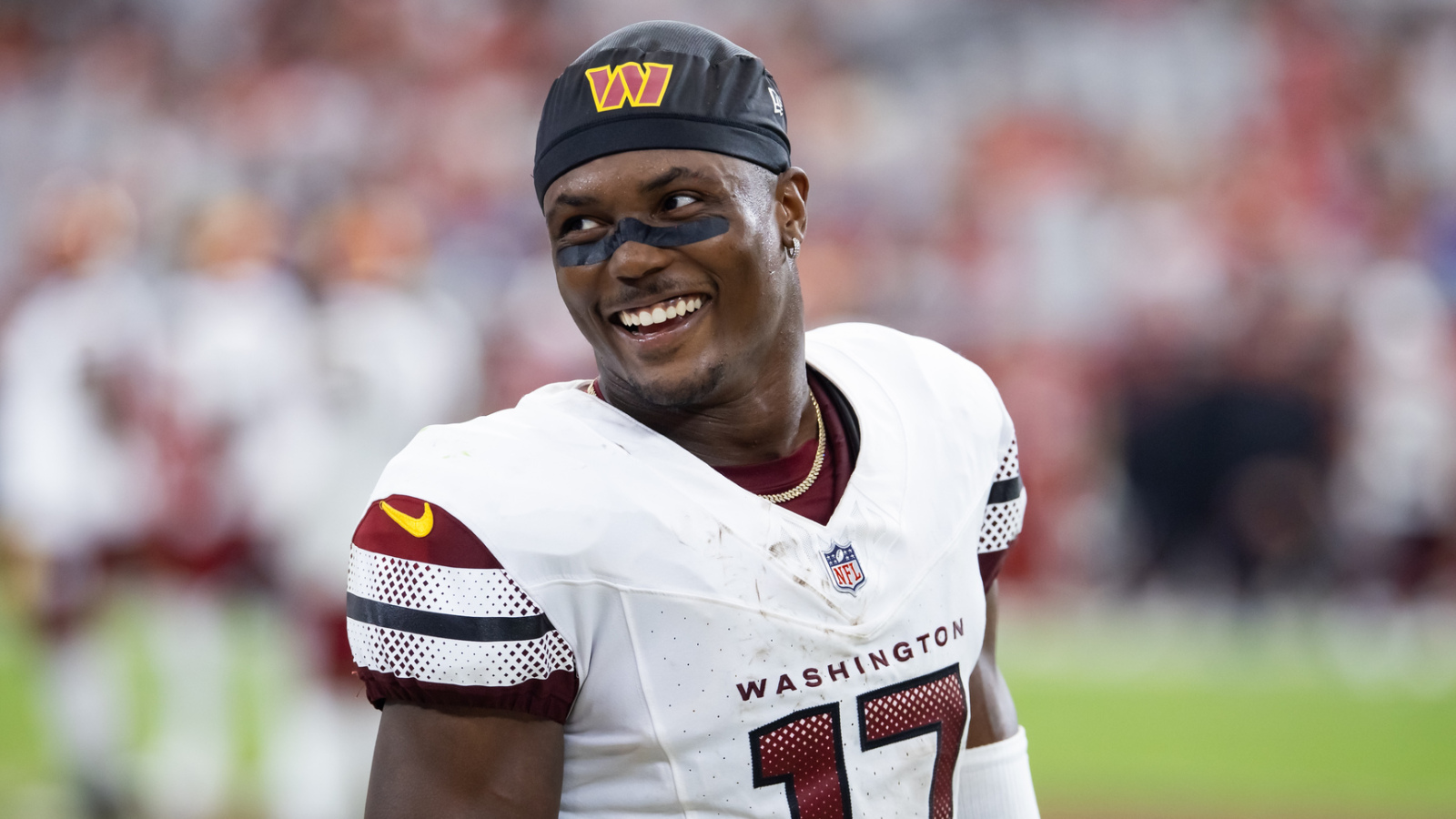 https://www.yardbarker.com/media/a/4/a4be7a90e2eb97830911eba129bee3d7513e24dd/thumb_16x9/commanders-fans-receive-hopeful-terry-mclaurin.jpg?v=1