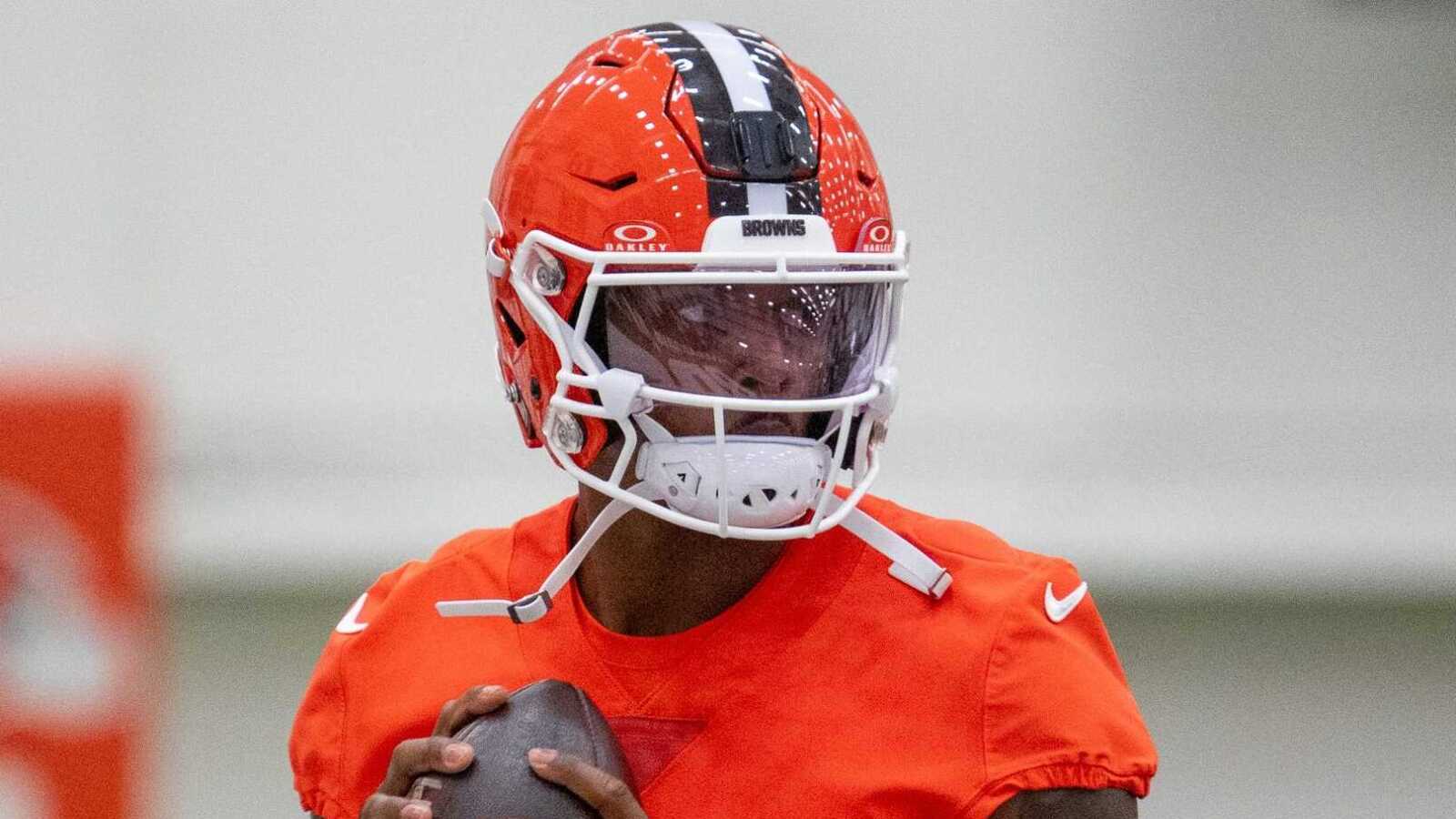 https://www.yardbarker.com/media/a/4/a4d3f274b2baa1d5d8854f6e7de0c93cfc6eb8f4/thumb_16x9/myles-garrett-trade-easier-browns-deshaun-watson.jpg?v=1