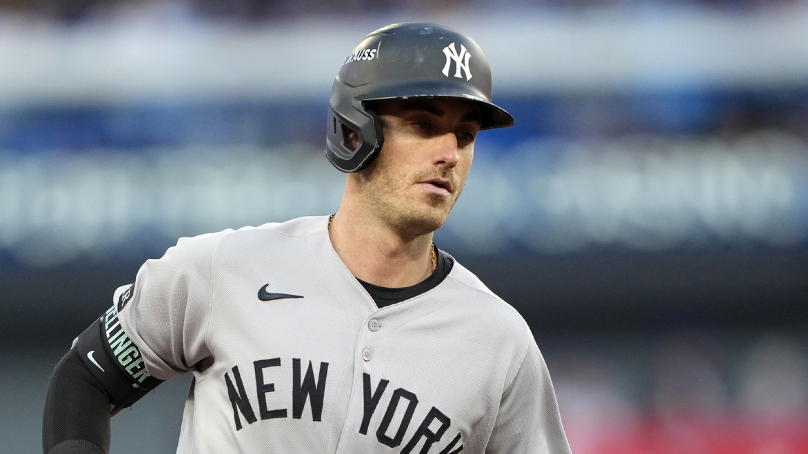 https://www.yardbarker.com/media/a/4/a4dafddf91369b58691961cea443a13237a601e0/thumb_16x9/yankees-given-on-cody-bellinger.jpg?v=1