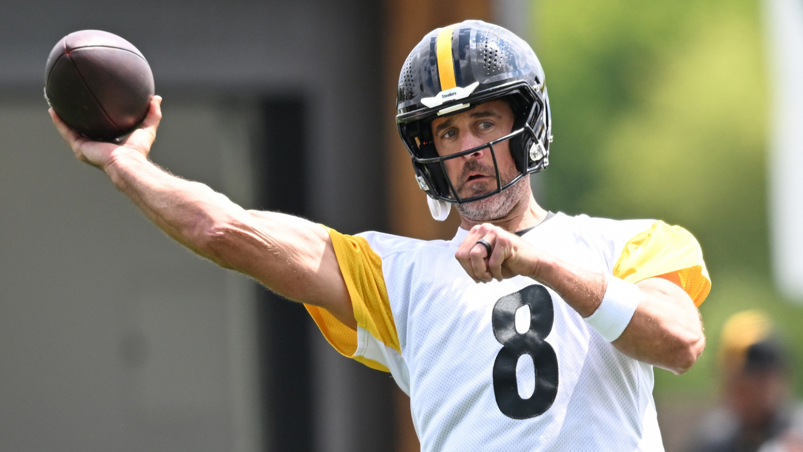 https://www.yardbarker.com/media/a/5/a54d423975476e025258b974fa46a15e4639d6f7/thumb_16x9/aaron-rodgers-new-favorite-teammate-on-steelers.jpg?v=1