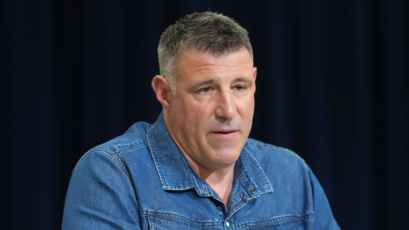 Boomer Esiason comments on viral Mike Vrabel, Dianna Russini hotel photos thumbnail